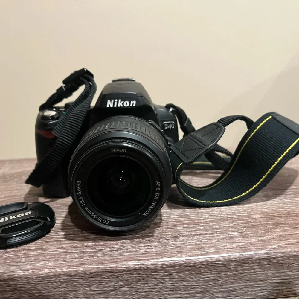 Nikon D40 6.1MP Digital SLR Camera Af-s DX Nikkor Ed 18-55mm
